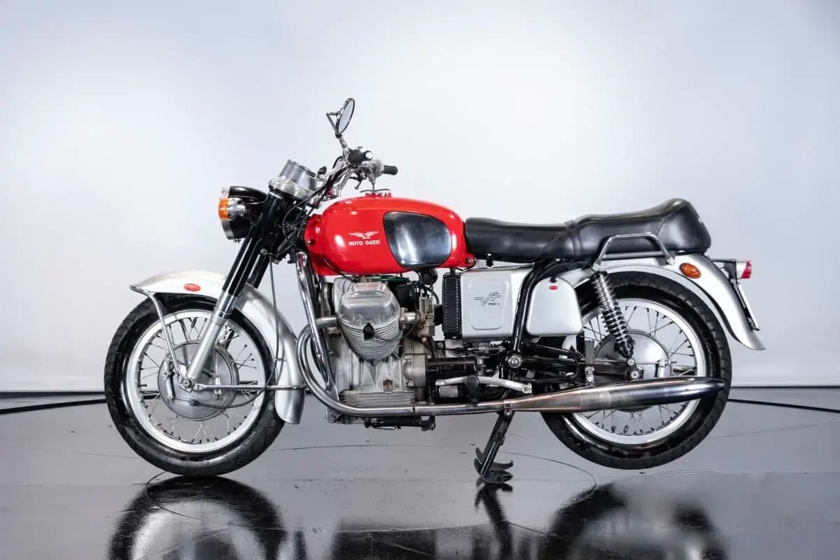 Due geni e un motore, Moto Guzzi e la nascita del bicilindrico