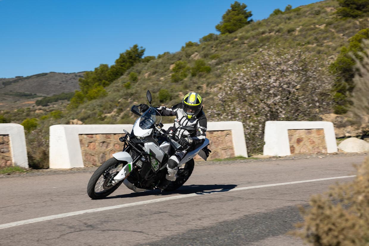 Kawasaki KLE500: supporto per smartphone e primo tagliando gratis 