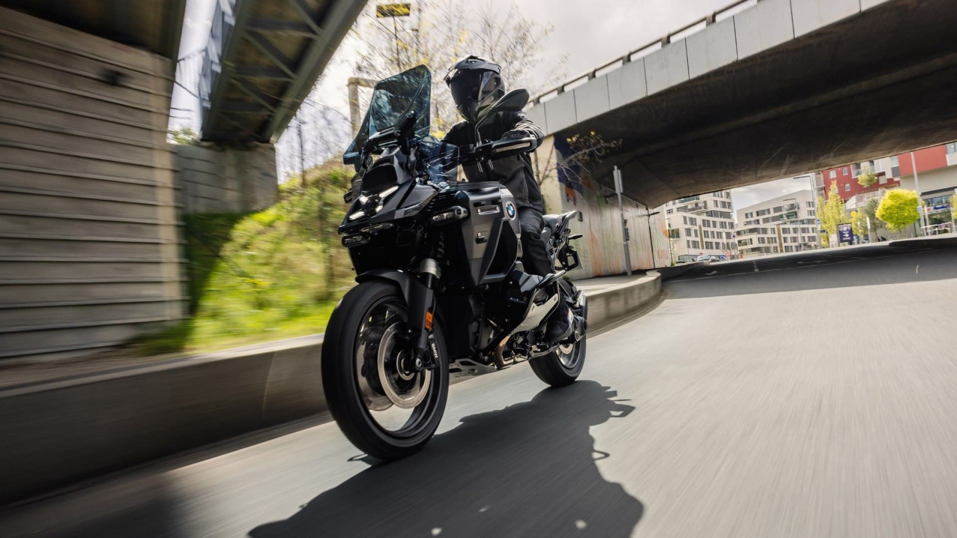 La BMW R 1300 GS Adventure nella nuova versione Dark Edition