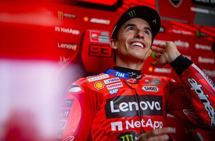 MotoGP - Marquez visto da Lorenzo: "Marc deve recuperare quel braccio. Non va bene"