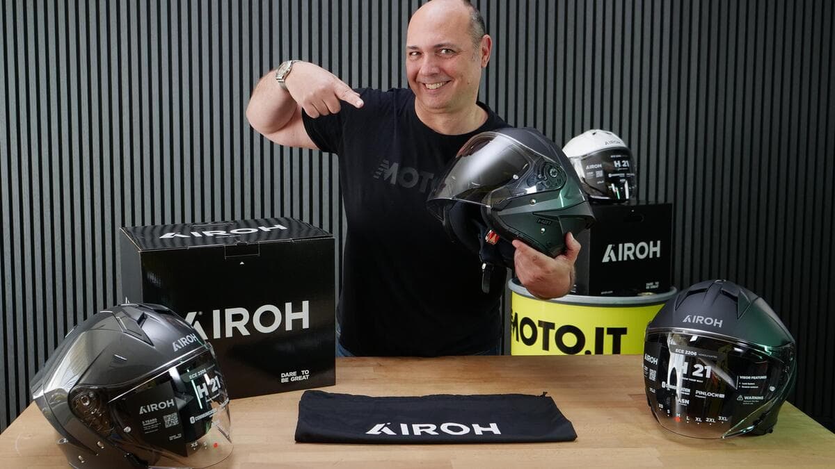 Recensito Airoh H21, il jet premium che punta su leggerezza, aerazione e comfort