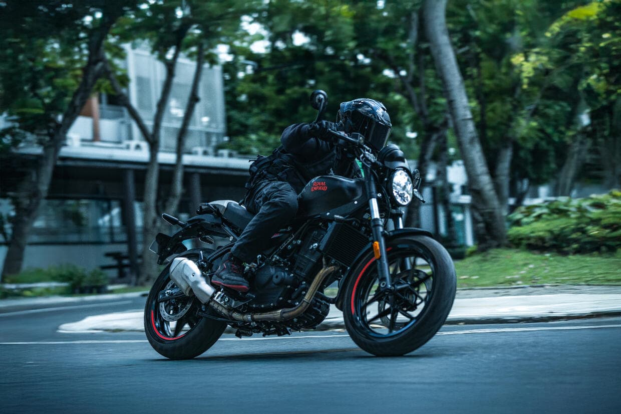 Royal Enfield Guerrilla 450 APEX 2026: più cattiva ma costa uguale