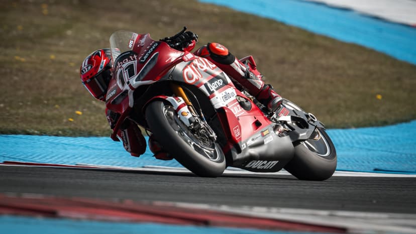 SBK Assen: neanche la pioggia ferma Bulega. 11° vittoria consecutiva!