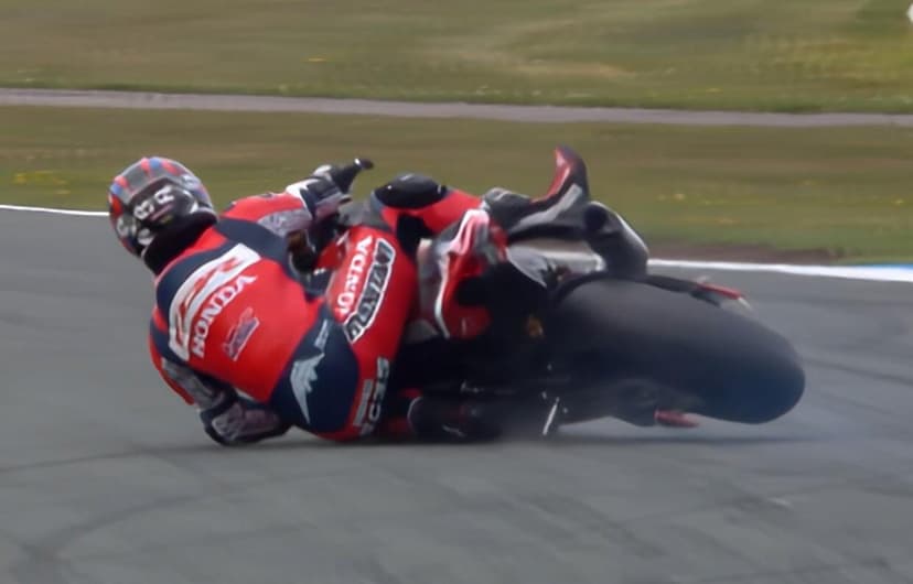 SBK Olanda, ecco la caduta che ha messo fuori gioco Somkiat Chantra