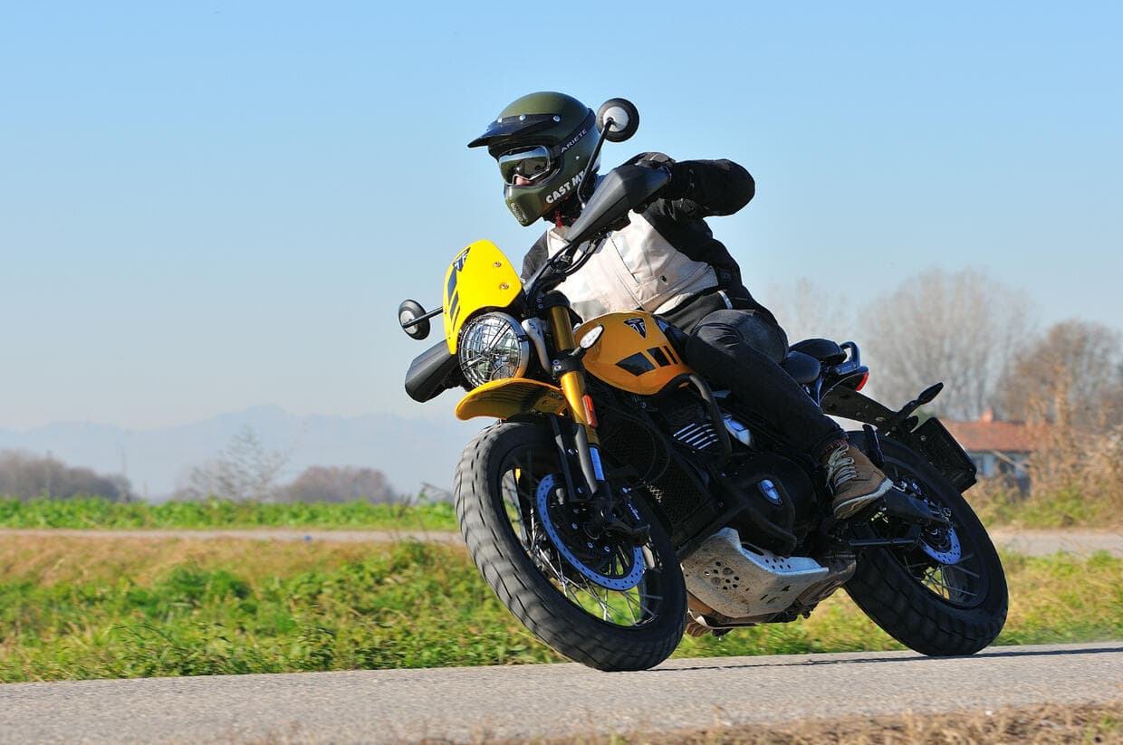 Triumph Scrambler 400 XC, la piccola è più cattiva