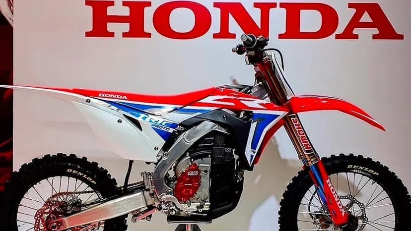 Honda brevetta la “finta frizione” per le moto elettriche (si parte dalla CR-E da cross)