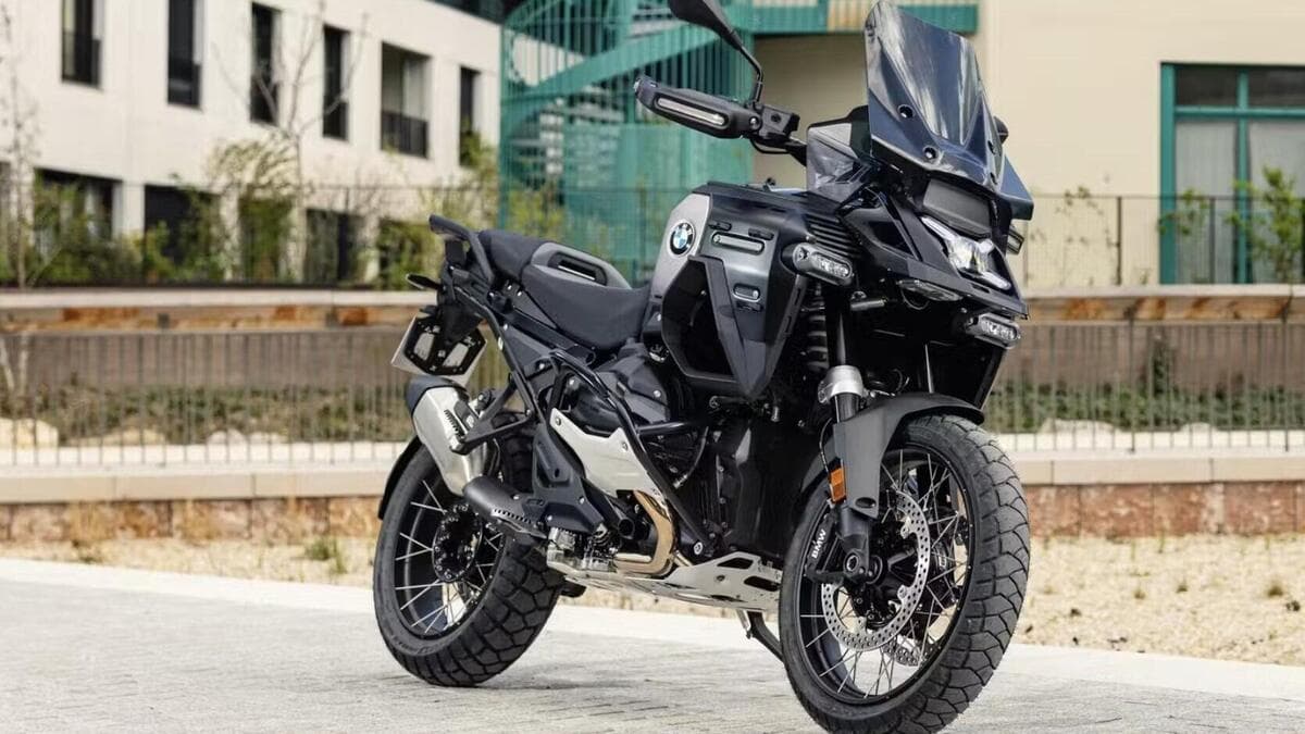 BMW R 1300 GS Adventure Dark Edition: la maxi enduro raffinata secondo BMW France