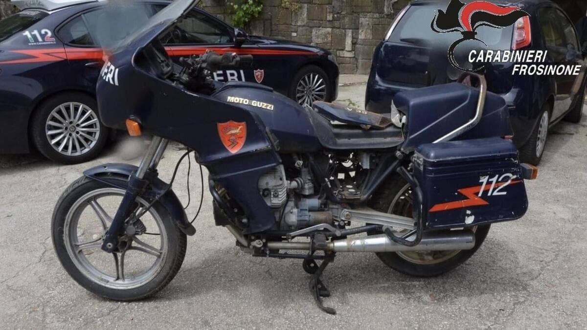 Moto Guzzi dei Carabinieri in vendita, scatta il sequestro
