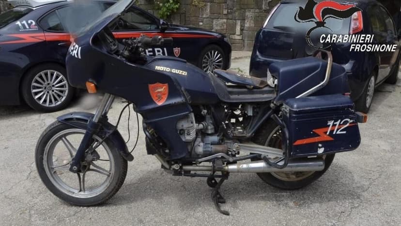 Moto Guzzi dei Carabinieri in vendita, scatta il sequestro