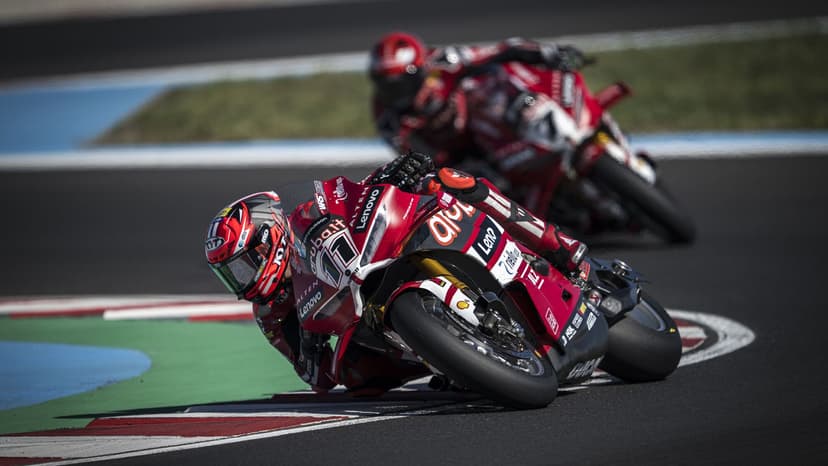 Bulega domina a Balaton: nona doppietta consecutiva Ducati, cadono altri record