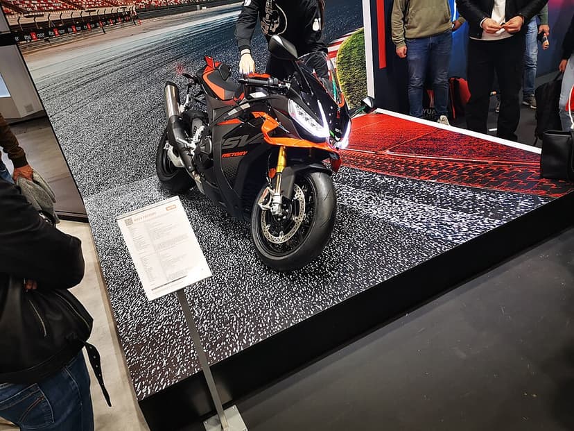 Aprilia RSV4 Factory