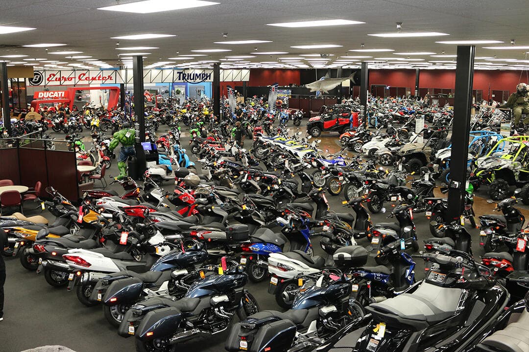 Mercato moto, aprile col botto: +15%. Merito degli scooter
