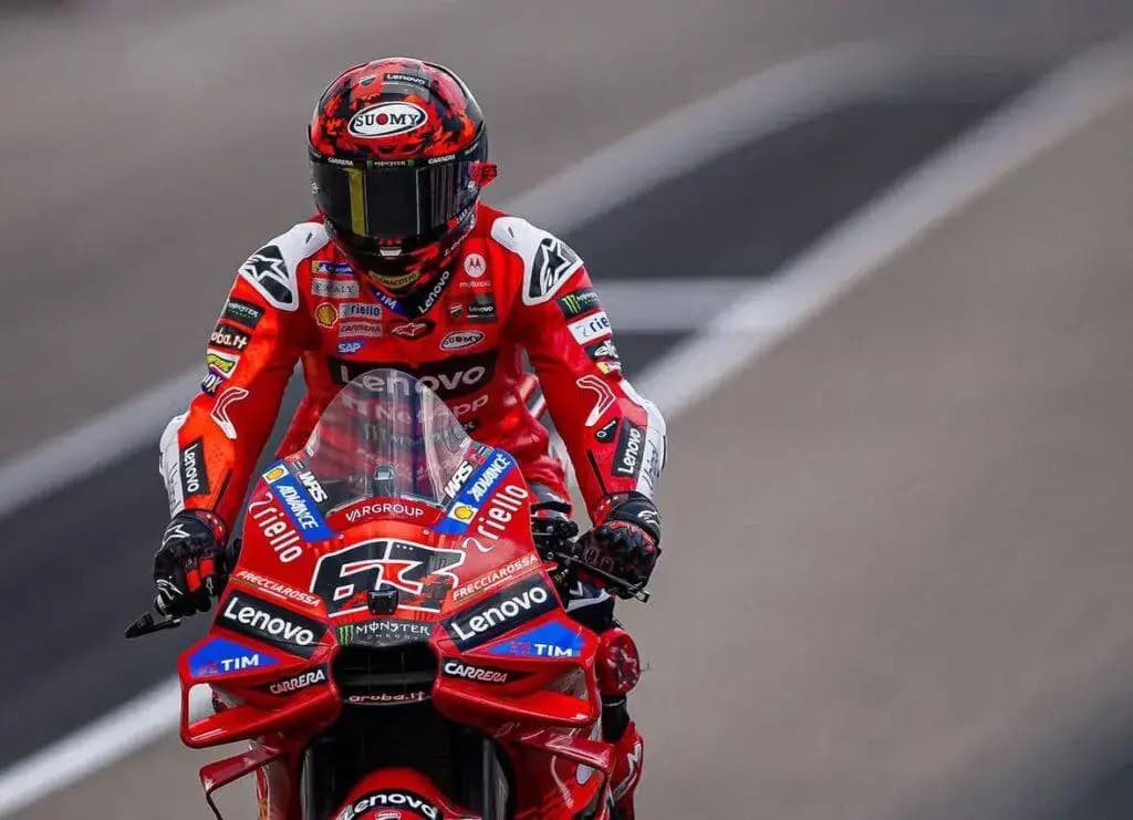 GP Francia, Bagnaia ritrova la pole dopo 196 giorni: Marquez beffato per 12 millesimi