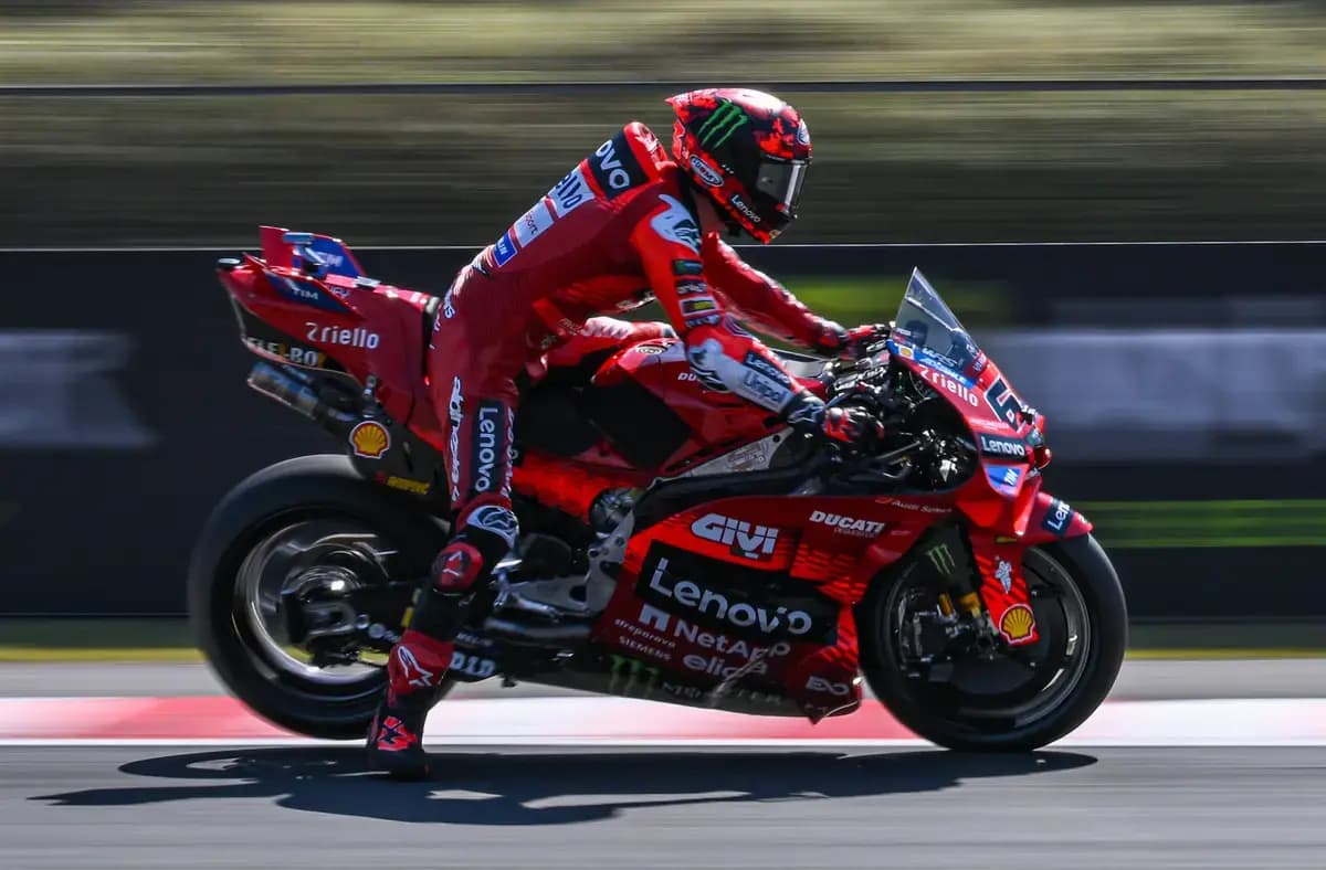 MotoGP - Ducati distrugge le gomme: Bagnaia e il mistero del posteriore che finisce prima degli altri