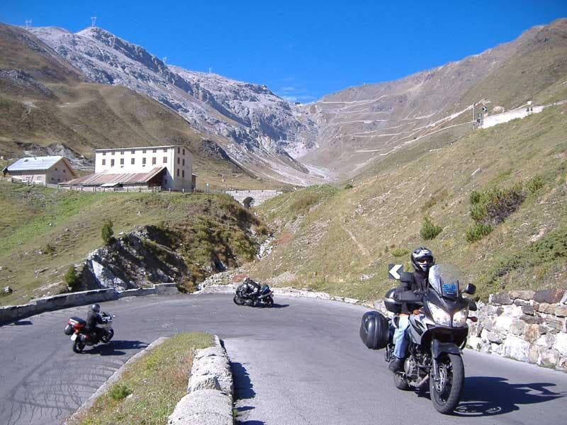 Passo dello Stelvio in moto, ristoranti e rifugi dove mangiare e riposarsi