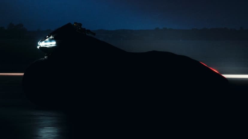 BMW, in arrivo una moto misteriosa: si tratta di una bagger?