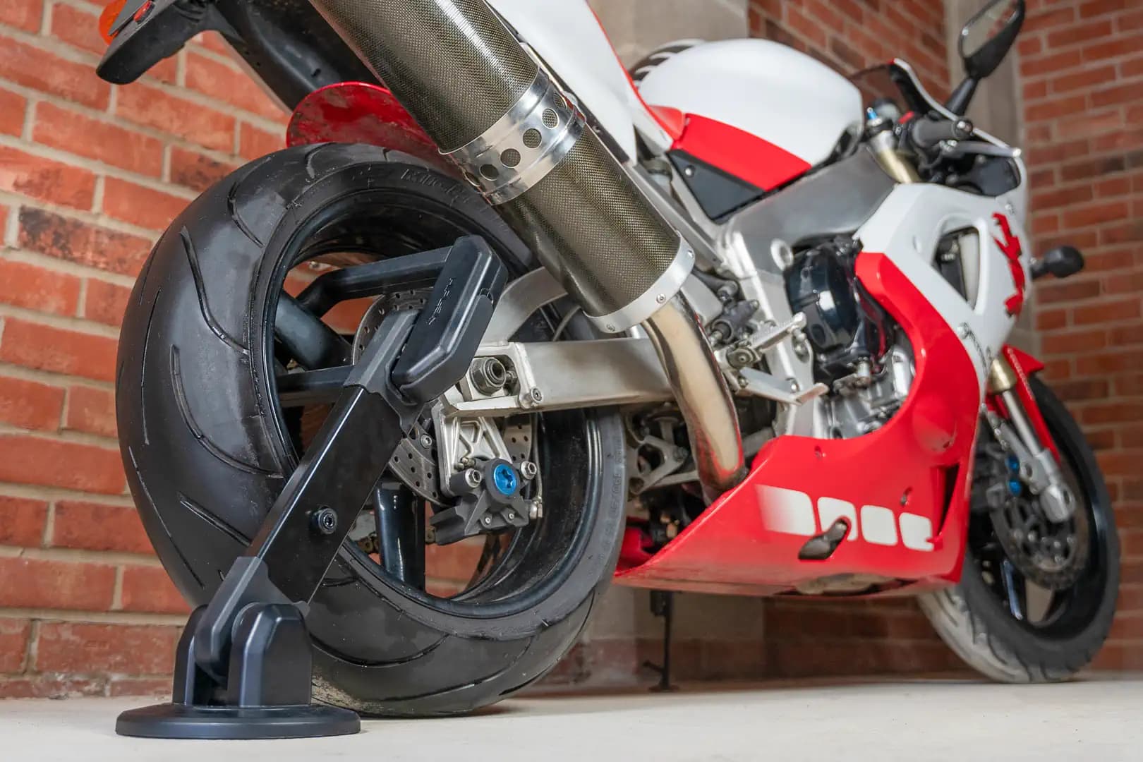 UK Lock Brand Hiplok Makes Move into US Motorcycle Retail