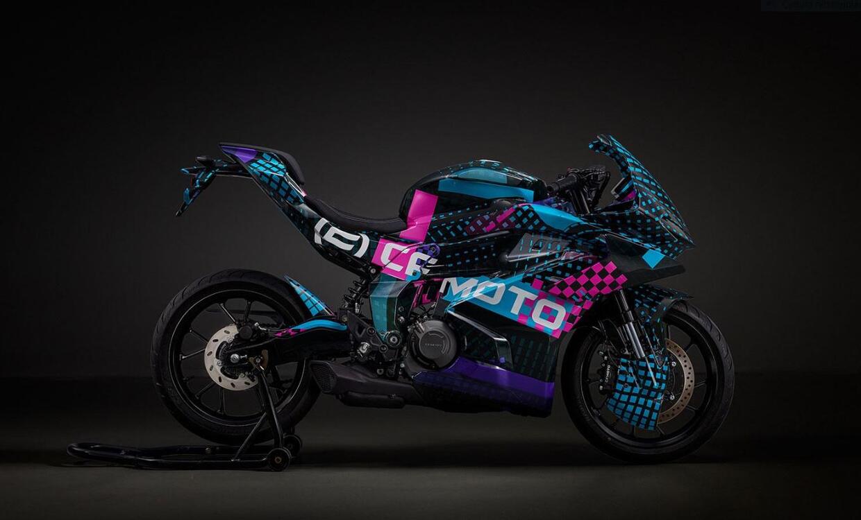 CFmoto 250 SR-R: piccola, sportiva e bicilindrica. Quando arriva?
