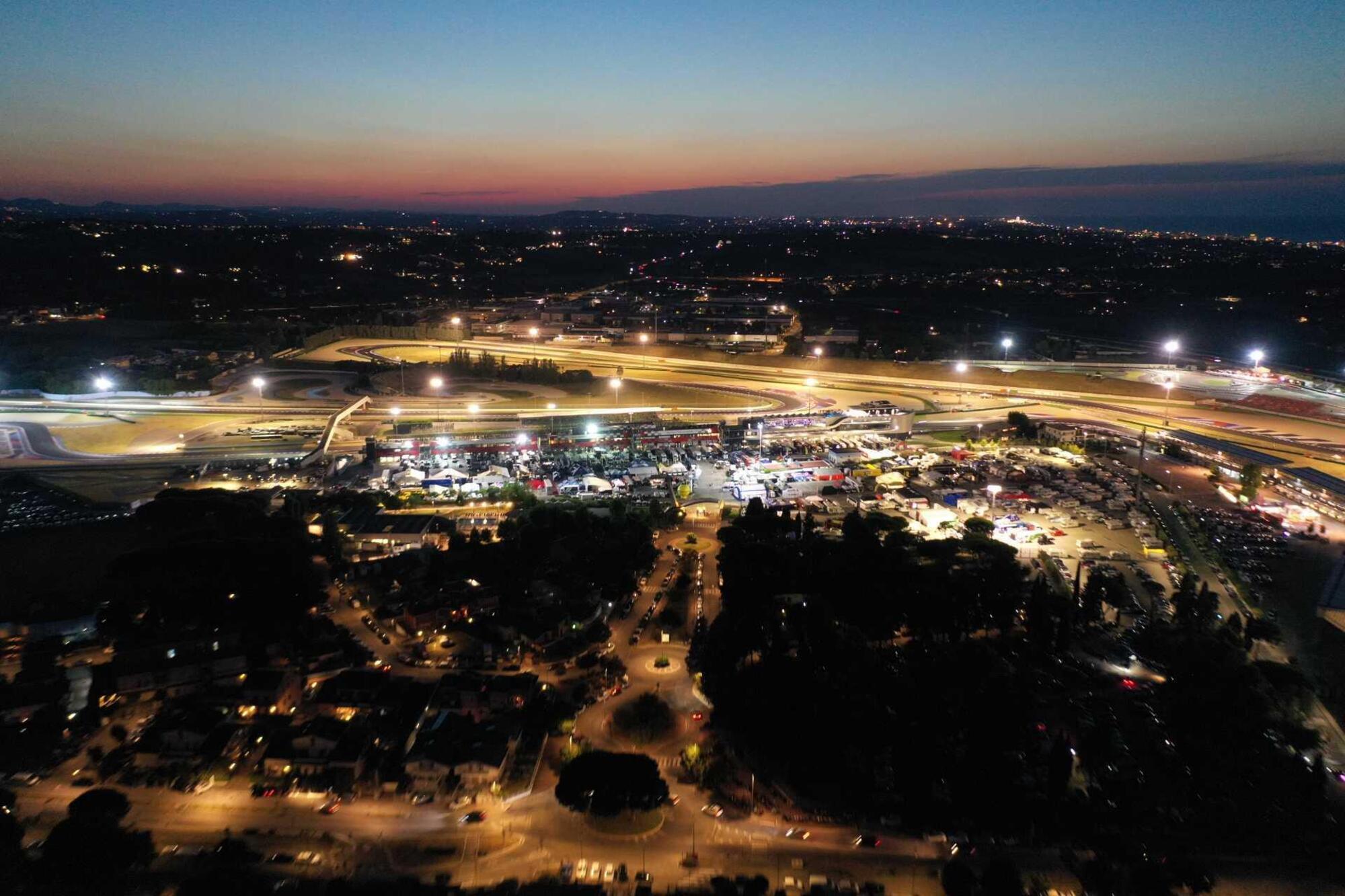 Dunlop CIV 2026. Luci accese a Misano per la Racing Night: chi dominerà la notte più folle del Campionato?