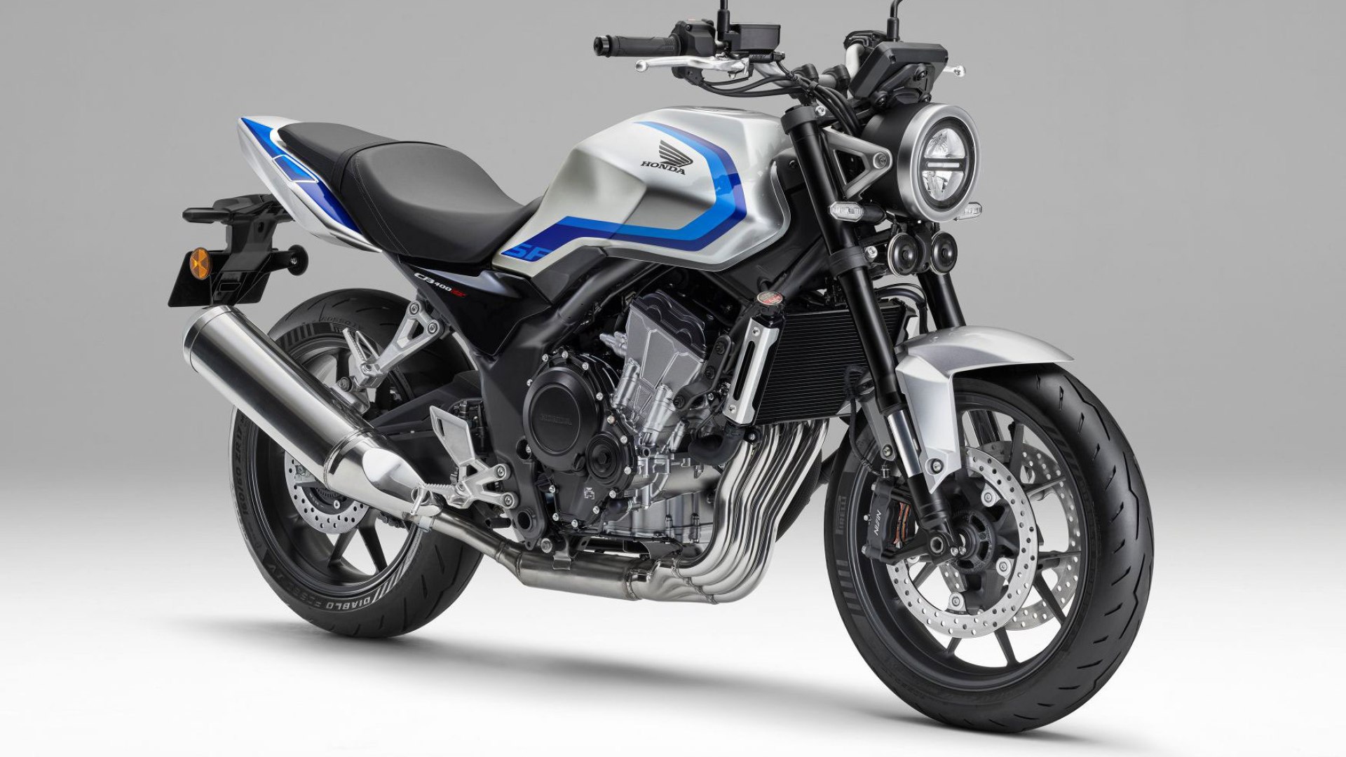 Honda porta al debutto CBR400R Four e CB400 Super Four: 4 cilindri, 58 CV e sistema E