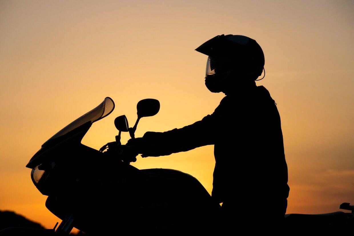 In moto sotto il sole, caffè e cioccolato per mantenere attenzione e riflessi