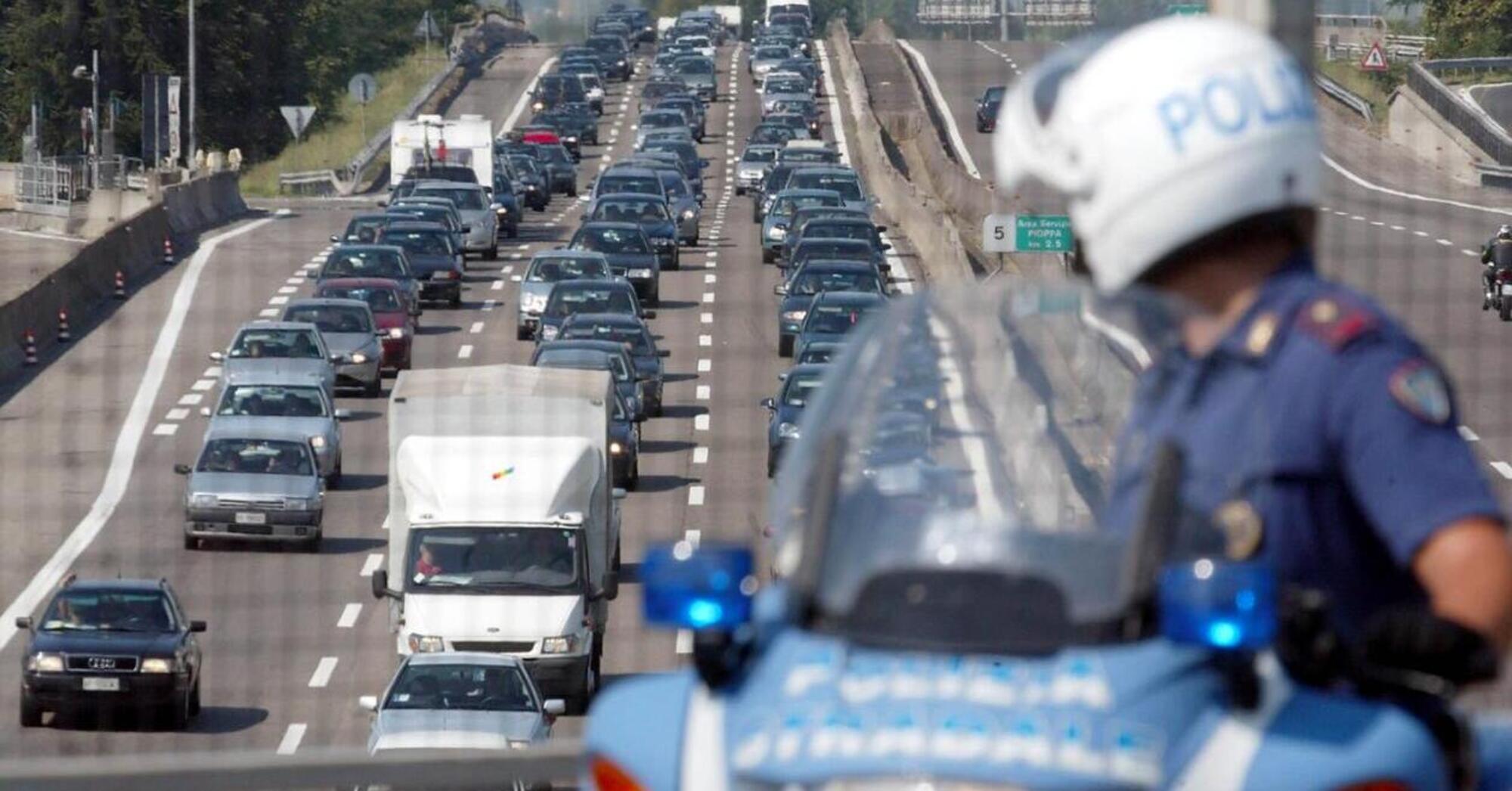 In motorino sulla A1, si giustifica dicendo "Sto andando a Bari"