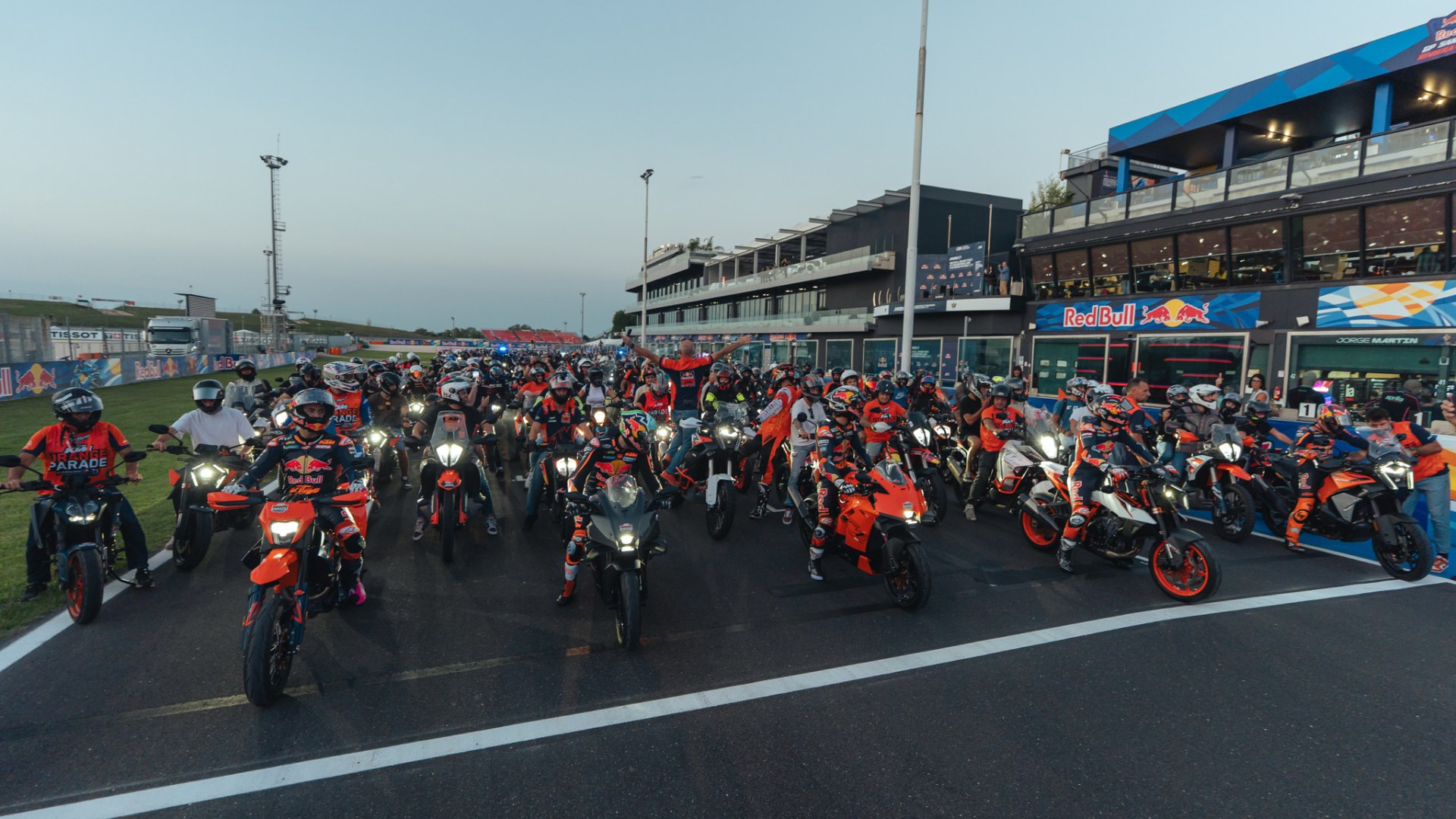 Misano si tinge d'arancione: torna la KTM Orange Parade 2026