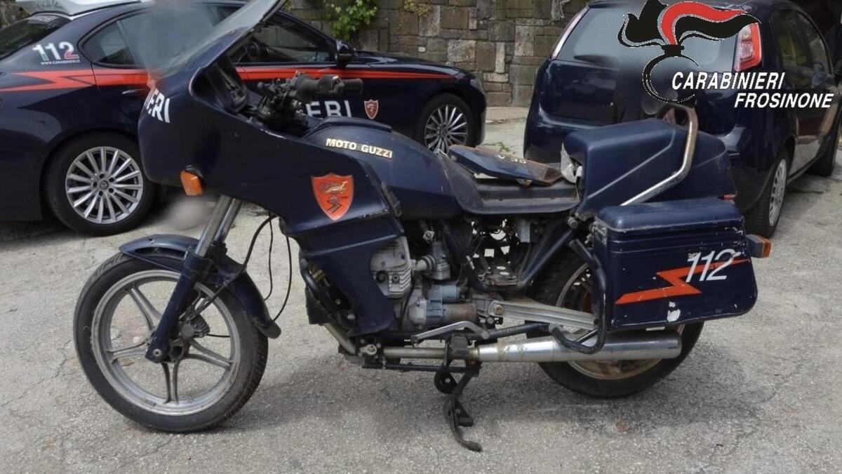 Moto Guzzi dei Carabinieri in vendita, scatta il sequestro