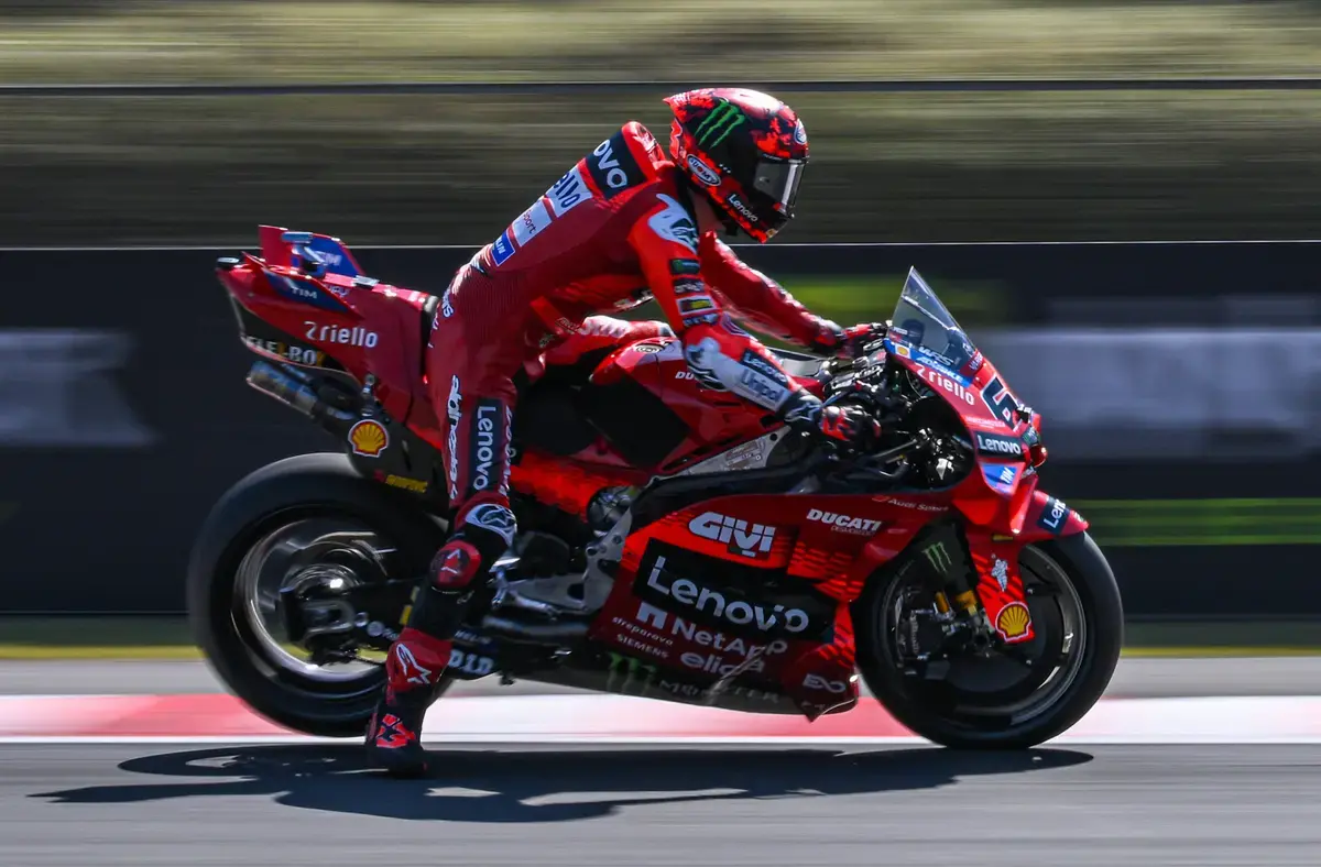 MotoGP - Ducati distrugge le gomme: Bagnaia e il mistero del posteriore che finisce prima degli altri