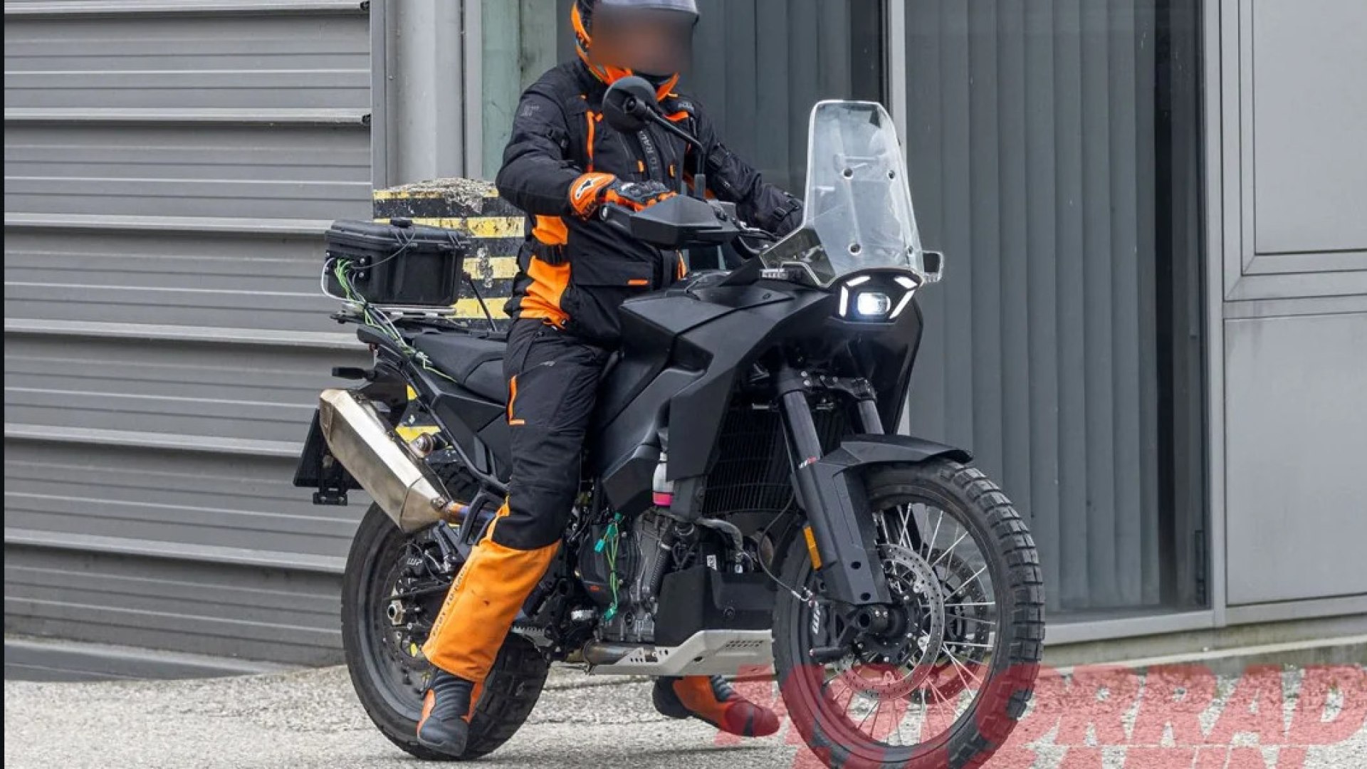 Nuova KTM 790 Adventure: cambia tutto (sì, anche il serbatoio)!