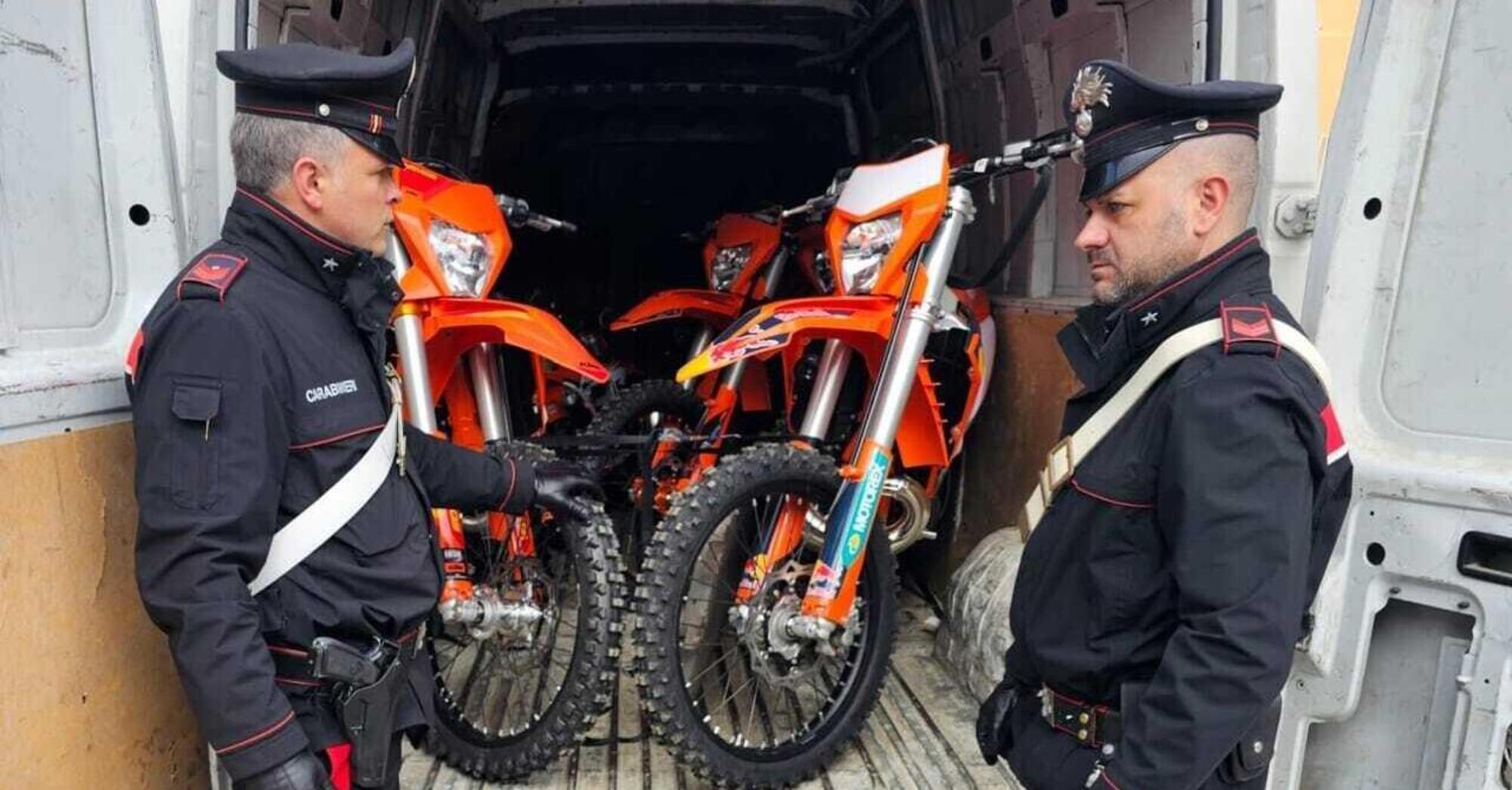 Roma: stroncato traffico di moto e scooter rubati