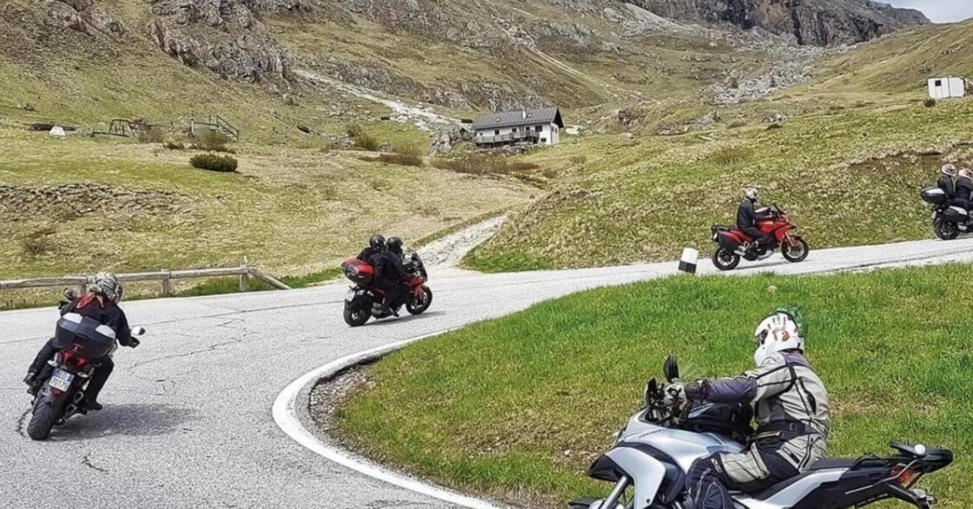 Strade alpine “limitate” per i Motociclisti. Certe cose mi fanno ribollire il sangue. Ho bisogno di un Presidente di buon senso che mi dia una calmata