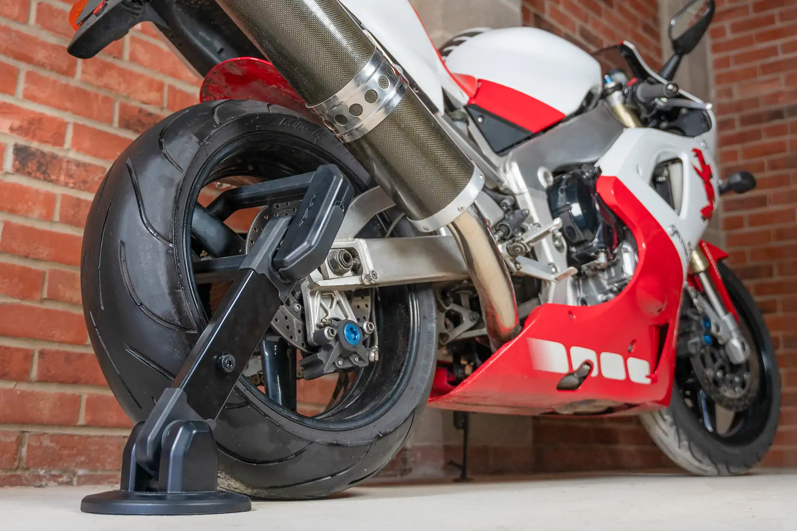 UK Lock Brand Hiplok Makes Move into US Motorcycle Retail