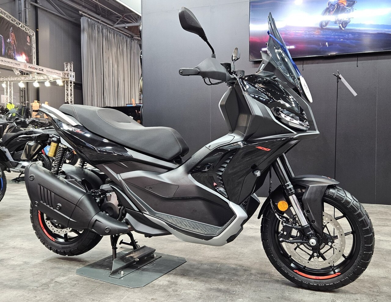 Aprilia SR GT 400