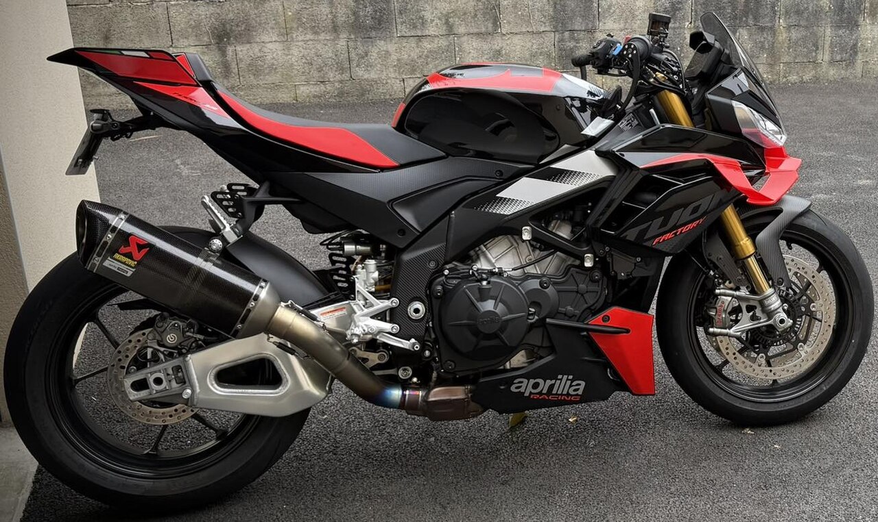 Aprilia Tuono V4 Factory