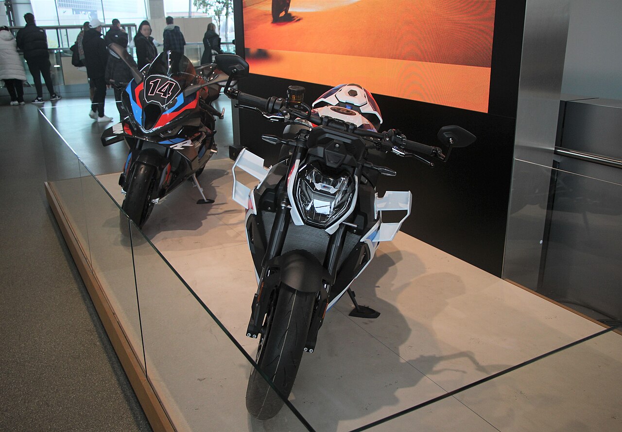 BMW M1000RR